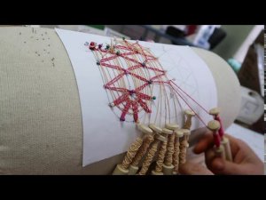 Плетение на коклюшках. Урок 15. Перевив боковых пар.