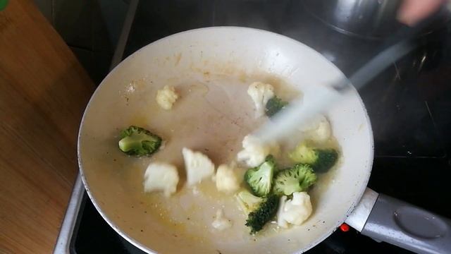 Фетучини с брокколи и цветной капустой. смотреть онлайн