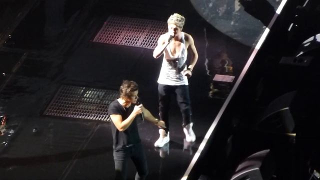 One Direction- More Than This Oakland Oracle 7/31/13 (Harry Moans) смотреть онлайн