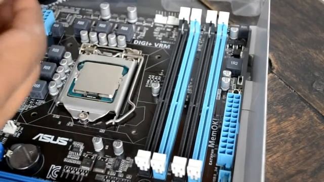 Tutorial Como Instalar un Procesador Intel Core Tercera Cuarta Generación LGA 1155 LGA 1150 смотреть онлайн