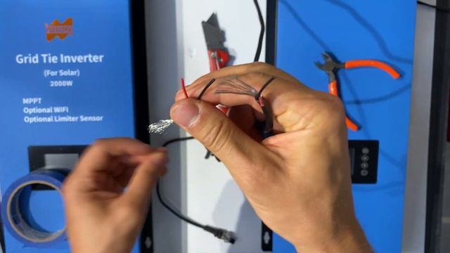 Connecting 2 2kW Grid Tie Inverters With Limiter In Parallel. Power Source - 23.5kWh LiFePo4 Bank.