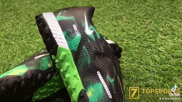Góc cạnh Nike React Phantom GT II Pro TF - Black/Metallic Platinum/Green Strike DM0735 003 смотреть онлайн
