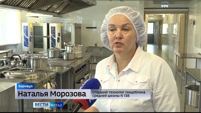 Горячее питание для 1200 детей готовят повара школы №138 в микрорайоне Спутник смотреть онлайн