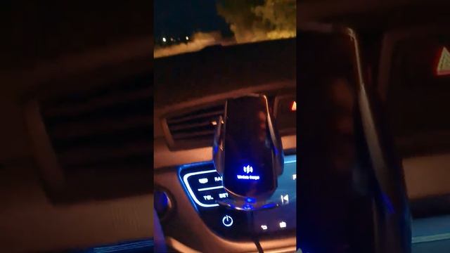 Автоматический держатель телефона автомобильный с зарядкой смотреть онлайн