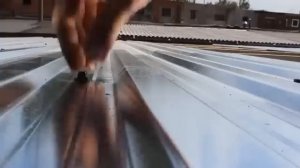 Укладка кровли из профнастила на крышу гаража