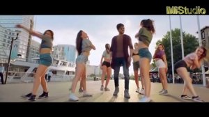 Аркадий Кобяков  - А у ДевчОнок Ветерок...