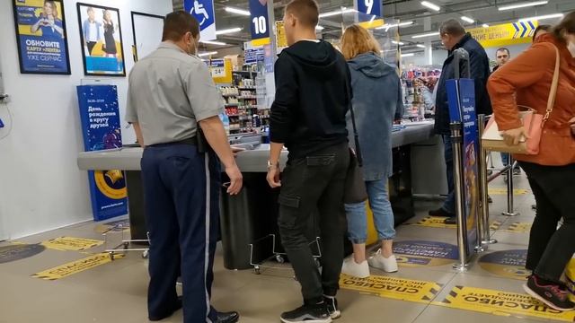 ХВАТИТ МОЛЧАТЬ / НУЖНО СТАВИТЬ НА МЕСТО БОРЗЫХ ОХРАННИКОВ / БЕЗ МАСКИ НЕ ПРОДАЮТ ТОВАР смотреть онлайн