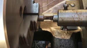 Прошивка внутреннего шестигранника на токарном станке.