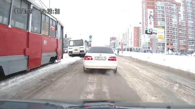 Маршрутка заделалась трамваем.mp4 смотреть онлайн
