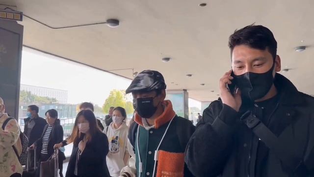 【2023.03.29】Tenzin arrived at Chengdu Airport (landscape view) (Linzhi to Chengdu) 丁真抵达成都机场 横屏饭拍 смотреть онлайн