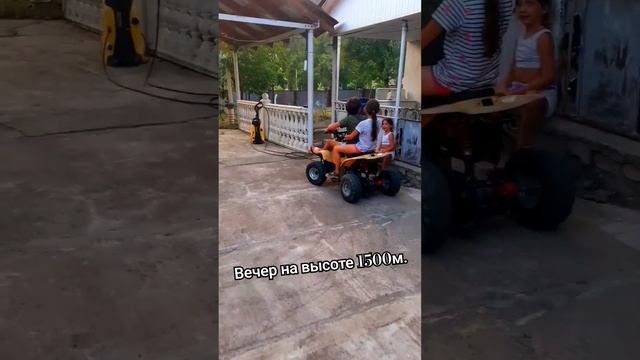 Детство на Кавказком хребте. То кони, то квадроцикл. #грузия #горы #кавказ #дети #закат смотреть онлайн