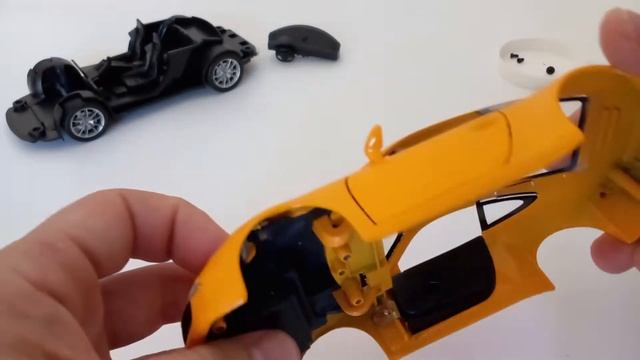 Porsche 911 carrera 4 Model 1/24 Door repair смотреть онлайн