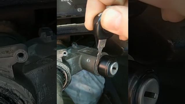 Как снять личинку замка зажигания смотреть онлайн