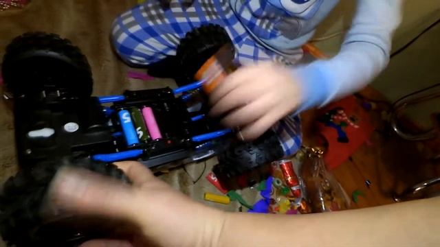 Подарок От деда мороза??? на НОВЫЙ 2017 ГОД ПОД ЁЛОЧКОЙ?Happy New Year 2017? смотреть онлайн