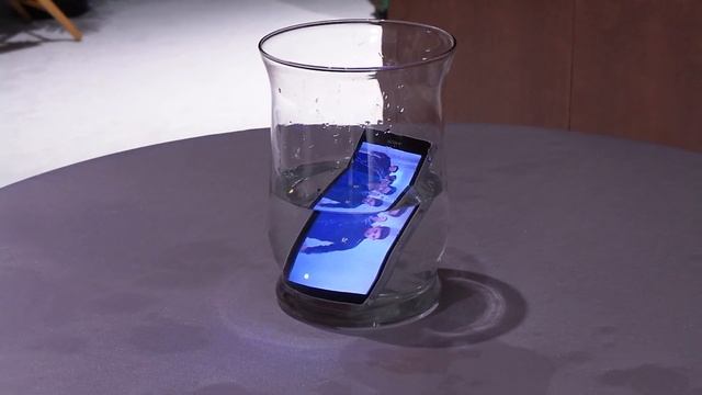 Sony Xperia Z working in water смотреть онлайн