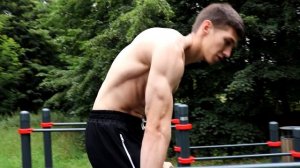 КАК НАКАЧАТЬ ГРУДНЫЕ МЫШЦЫ НА БРУСЬЯХ (Eng Sub) | Санёк Макарёк | Street Workout