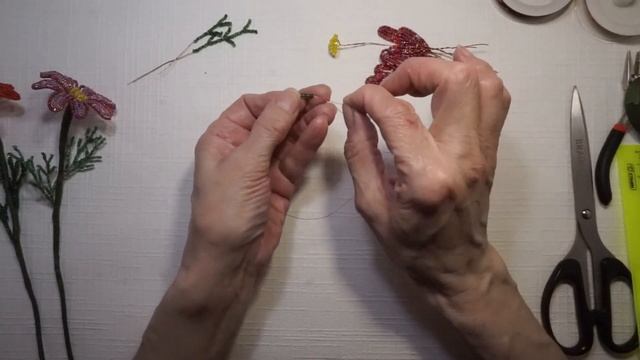 Разноцветные ромашки из остатков бисера. смотреть онлайн