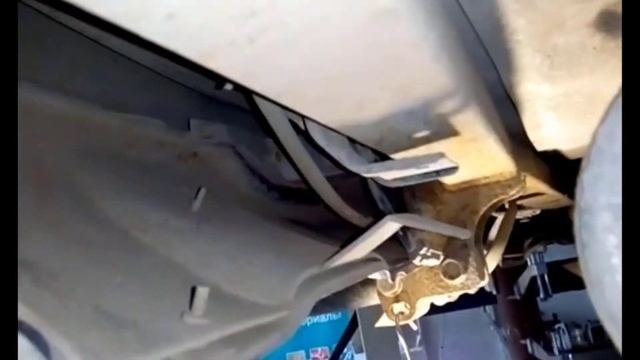 Замена лампы в ЗАДНЕМ противотуманном фонаре Renault Koleos I 2008 года выпуска. (new) смотреть онлайн