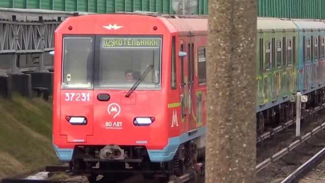 Электропоезд 81-760А/762А/763А "Ока" "80 лет Московского метро" смотреть онлайн
