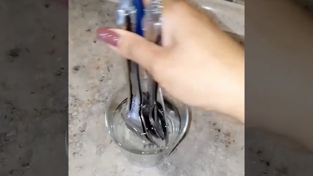 Попробуйте от сглаза Стариный метод используя вилки ложки ножи в стакане с водой #shorts смотреть онлайн