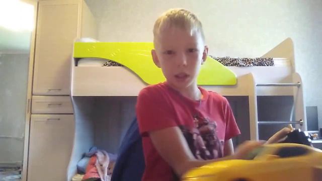я показал гоночную машину оранжевого цвета смотреть онлайн
