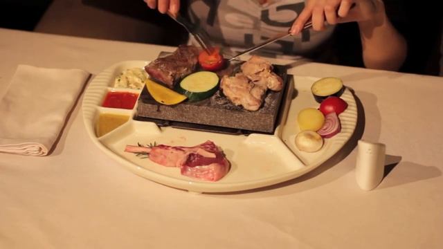 Мясо на камне! Ресторан Пряник на Вулкан камне 400Град смотреть онлайн