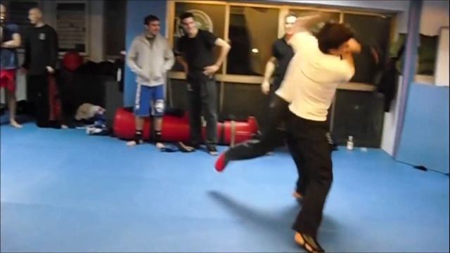 Вин Чун Кунфу БОЕВАЯ СТОЙКА положение ног и веса Wing Chun FIGHT STAND leg positions and weights смотреть онлайн