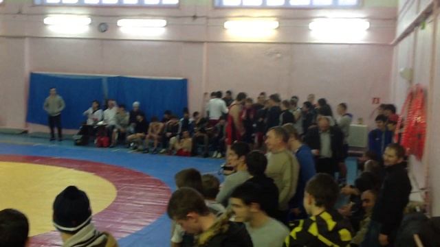Рома Везиров (в синем) смотреть онлайн