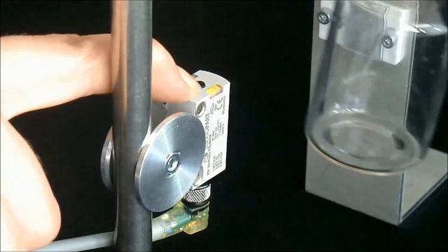 Retroreflective photoelectric sensor for transparent objects FR 25-RGO Dynamic Teach-in смотреть онлайн