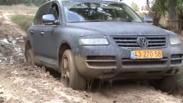 Suzuki Jimny VS Wolksvagen Touareg (17.11.2012) Israel смотреть онлайн