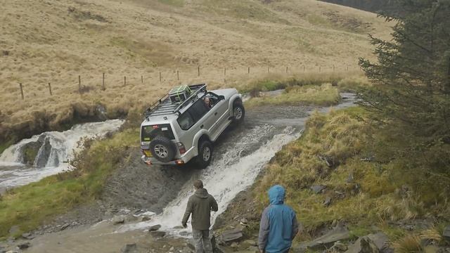 Strata Florida Bomb Hole part 1 Toyota Land Cruiser Prado Mitsubishi Pajero Shogun Delica смотреть онлайн