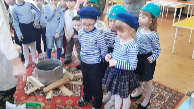 Клубный час "Буду в армии служить" - 1 ч смотреть онлайн