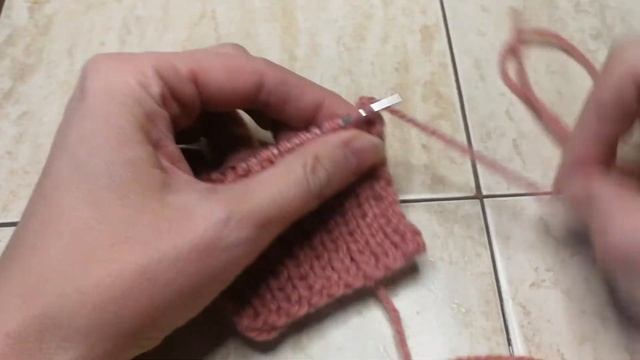 Фабричное закрытие резинки 1х1 иглой при поворотном вязании. смотреть онлайн