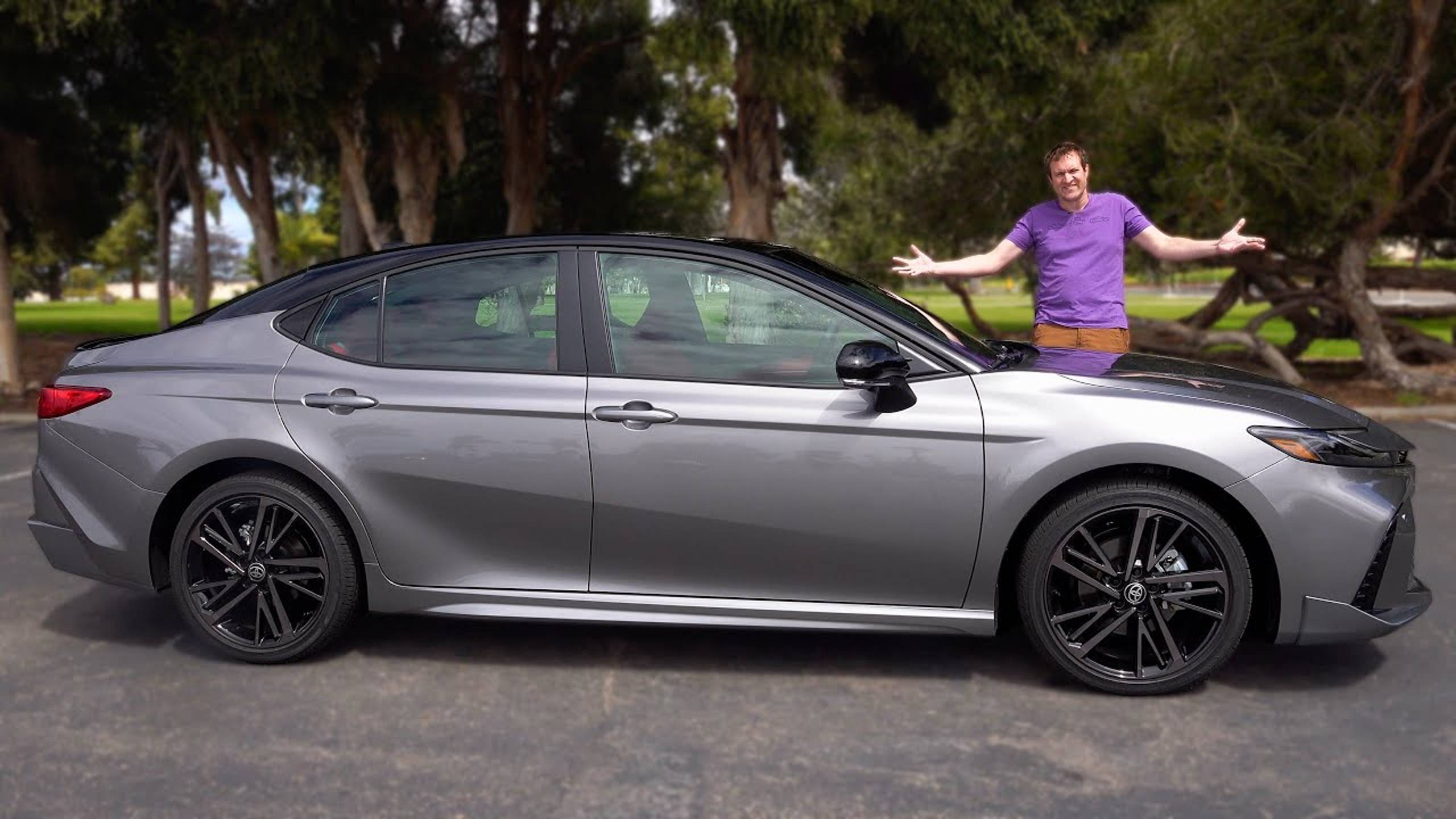 Toyota Camry 2025 года, скучная но очень хорошая смотреть онлайн