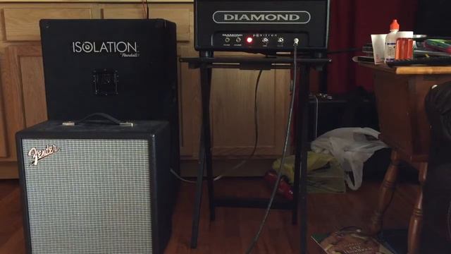 Diamond Positron into Fender Super Sonic 1x12 loaded with a WGS ET65 смотреть онлайн