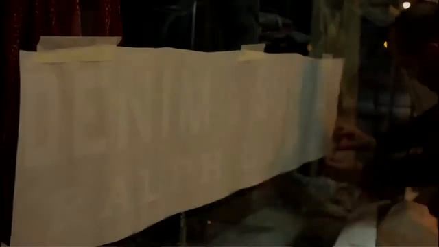 Window dressing for El Corte Ingles Princesa store in Madrid смотреть онлайн