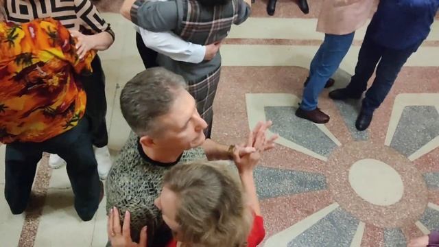 Белгород, танцы в кругу друзей. смотреть онлайн