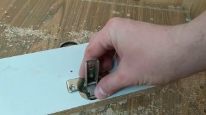 Как установить мебельную петлю своими руками