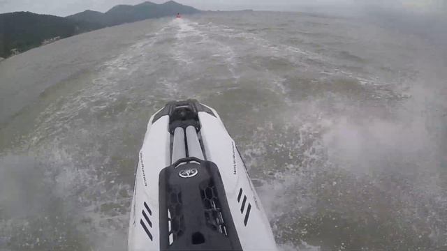 POV Super Jet YAMAHA 2023 - Chuva e Vento forte no mar смотреть онлайн