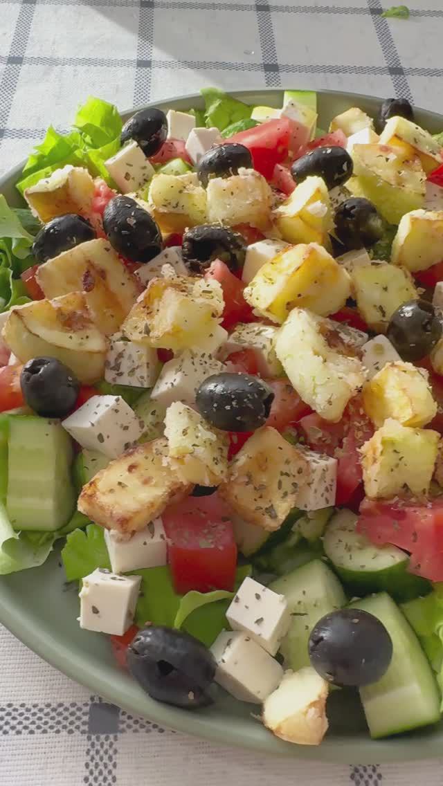 НЕ ГРЕЧЕСКИЙ божественный салат с жареными кабачками! Попробуйте один раз и не остановитесь смотреть онлайн