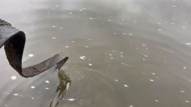 что можно найти на дне реки?