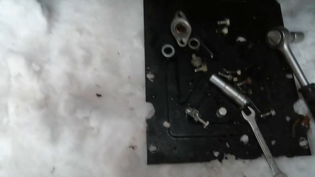 Снегоуборщик. Замена фрикционного колеса. смотреть онлайн