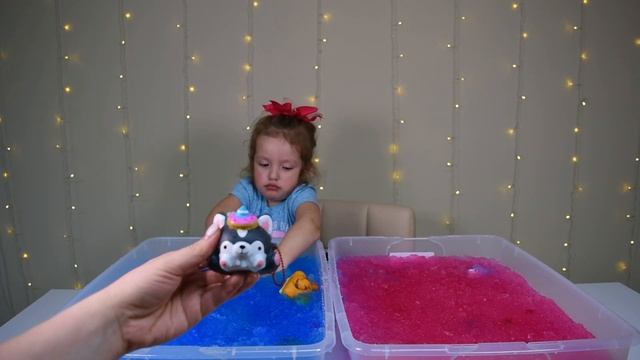 Играем с Джелли Бафф, достаём сюрпризы из желе/ Gelli Baff fun смотреть онлайн