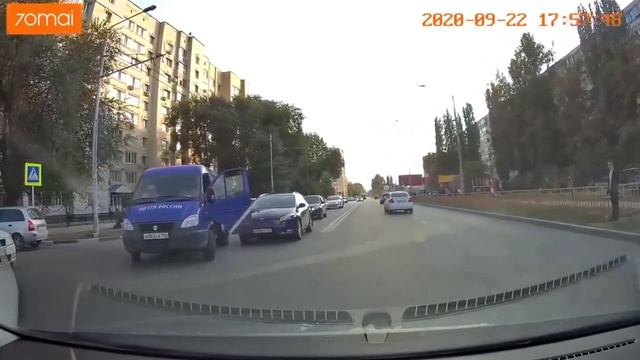 Водитель "Почты России" устроил драку на дороге в Саратове смотреть онлайн
