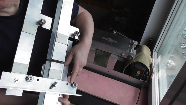 Установка приспособления для пропилки ладов на станок(видео №565). смотреть онлайн