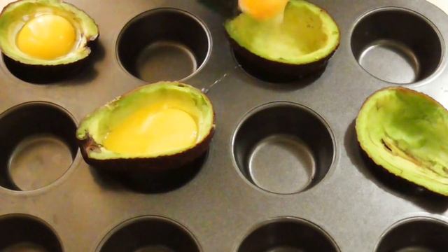 Авокадо с яйцом и беконом смотреть онлайн