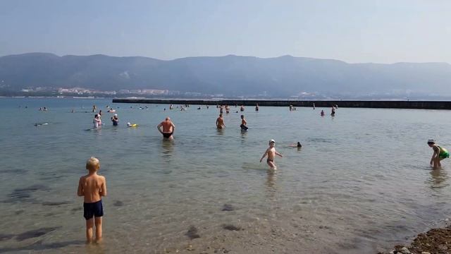 Геленджик 21 августа. Пляж пансионата Тонкий мыс.