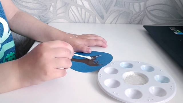 Рисование ватными палочками. Снег. Занятие с дефектологом. смотреть онлайн