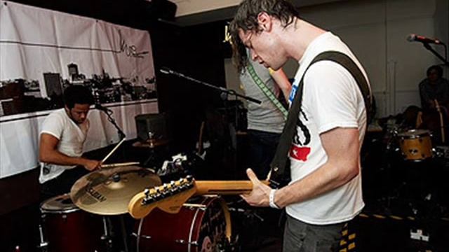 Johnny Foreigner - DJs Get Doubts смотреть онлайн