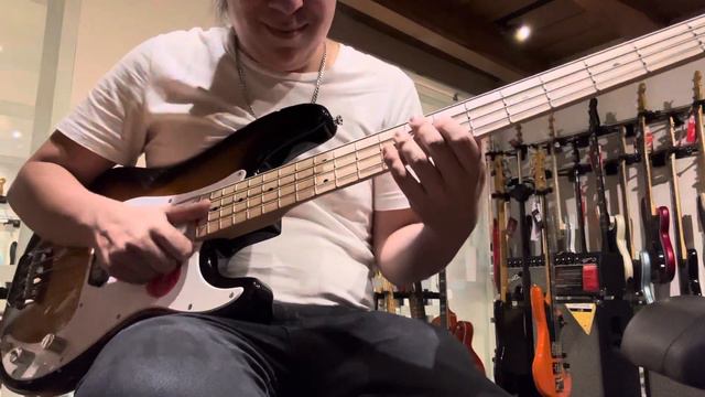 New Squier Sonic Series Precision Bass Soundtest! смотреть онлайн